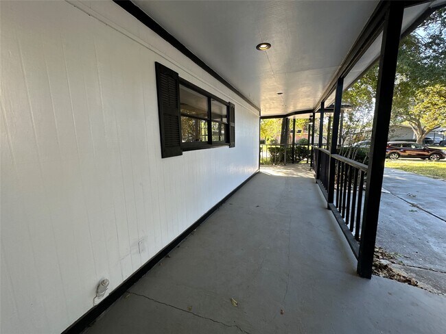 Building Photo - 5502 Hewitt Dr