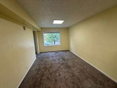 Foto del edificio - "Charming 5-Bed Home on Grand Ave: Spacious Living with 2.5 Baths in Heart of St. Paul!"