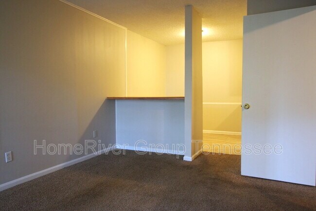 Foto del edificio - 383 Poplar Ave