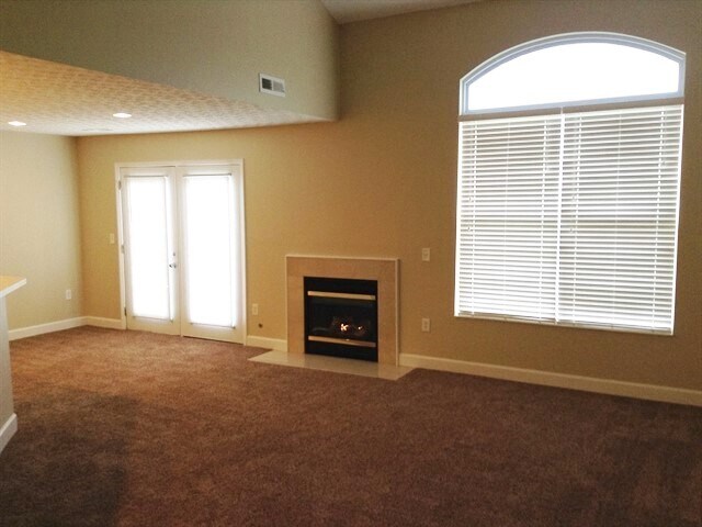 Building Photo - 6989 Salon Cir