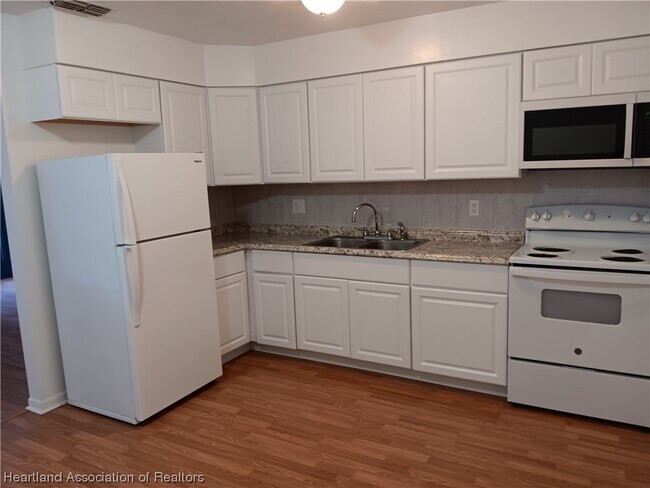 Building Photo - 4926 Salmon Dr