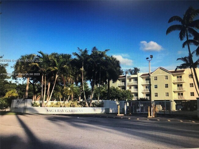 Foto del edificio - 8240 SW 210th St