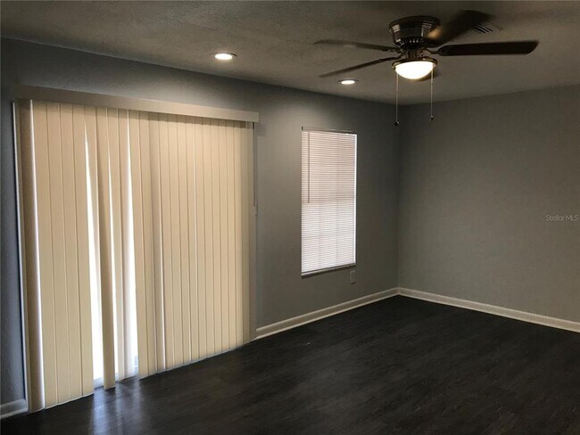 Foto del edificio - 11141 Essex Ridge Ct