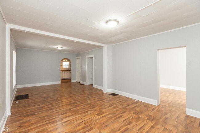 Building Photo - 330 N Holmes Ave