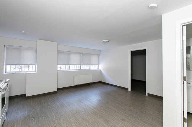Building Photo - 3605 Rue Saint-Urbain