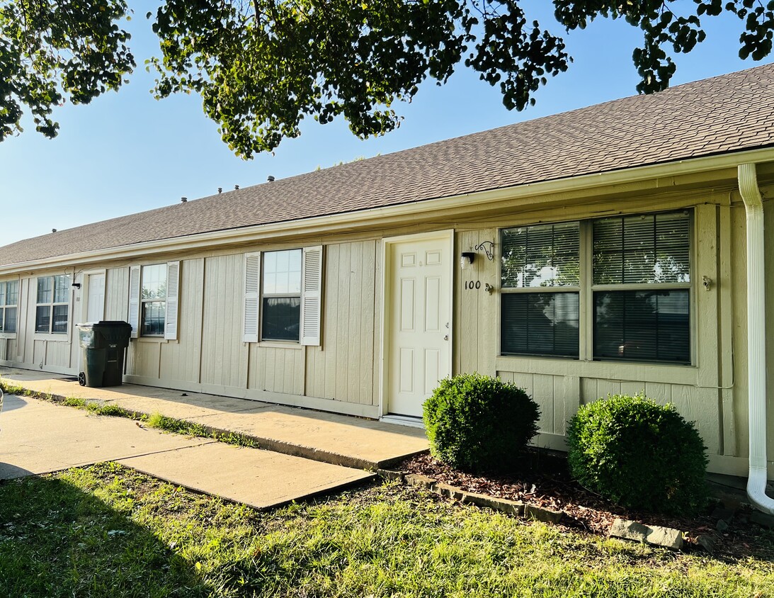 100 N 9th St Unit 200, Louisburg, KS 66053 Apartments in Louisburg