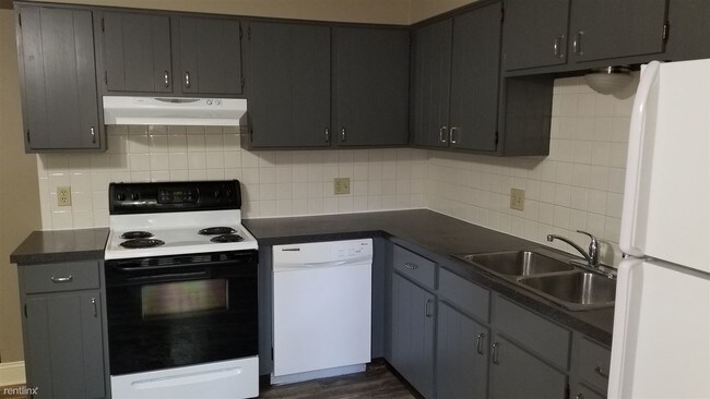 Building Photo - 2 br, 1.5 bath  - 134 Flowerdale Dr 134