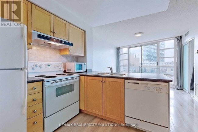 Building Photo - 650 Queens Quay W