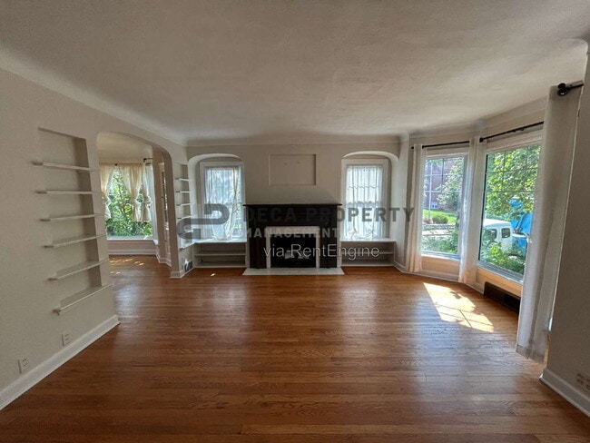Building Photo - 203 W Cedar Ave