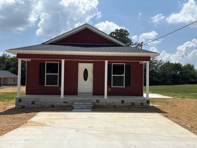 Building Photo - BRAND NEW Home with large yard in Tullahoma...