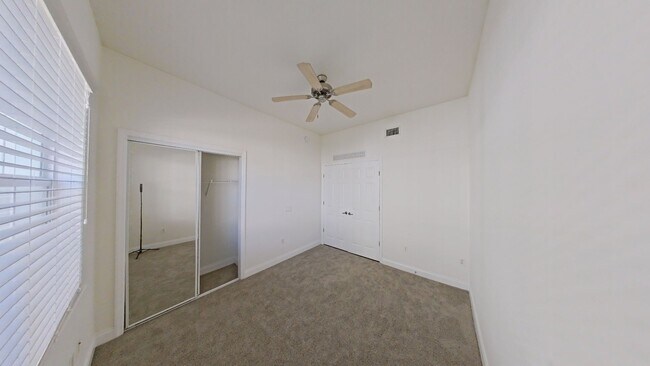 Building Photo - Lovely 3/2 Luxury Condo In Reunion