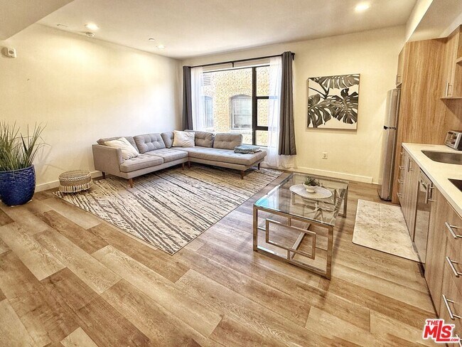 Foto del edificio - 723 S St Andrews Pl