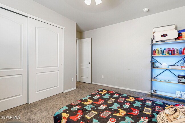Building Photo - 3945 Desert Dunes Dr