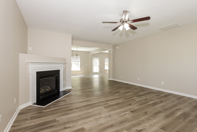 Building Photo - 3501 Pinkham Way
