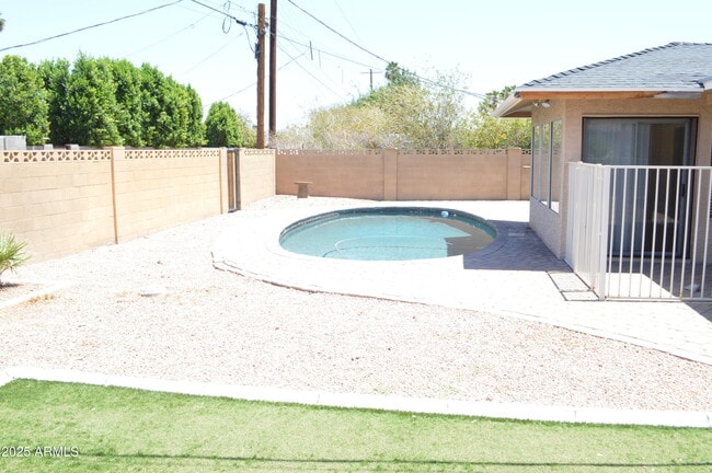 Building Photo - 8316 E Wilshire Dr