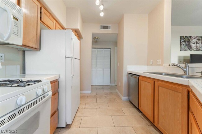 Building Photo - 2108 Calville St
