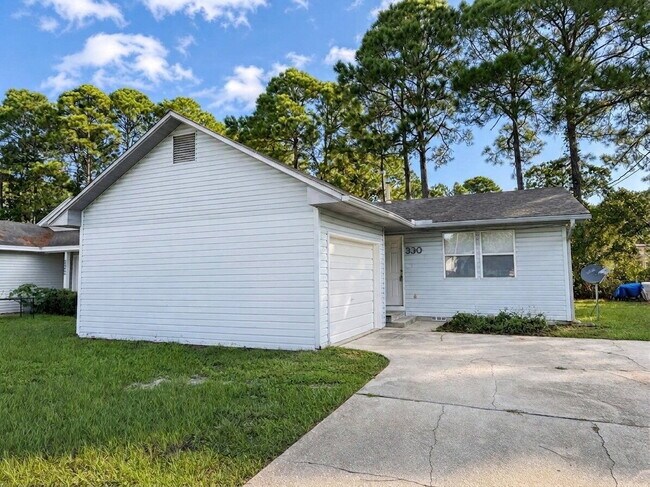 Building Photo - Charming 2-Bedroom Home In Mary Esther!