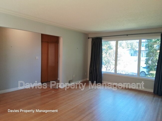 Building Photo - 9616-9146 146 St NW