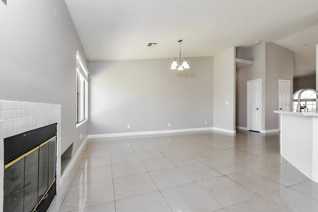 Building Photo - 2216 Jardine Ave