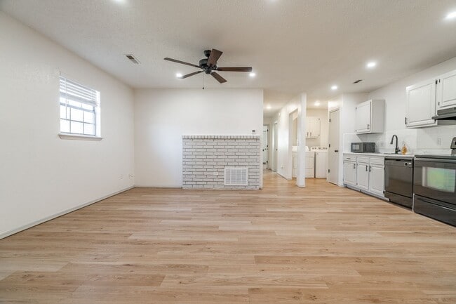 Building Photo - 2001 Cypress Pl