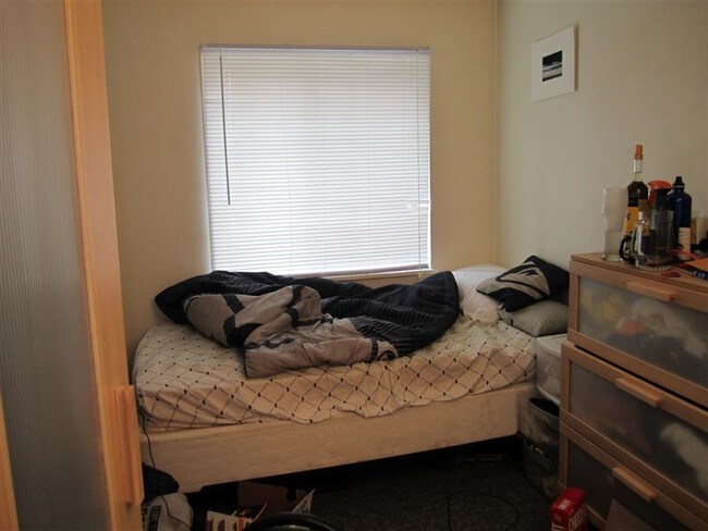 Building Photo - 3 br, 1 bath House - 1223 S State St Unit #2