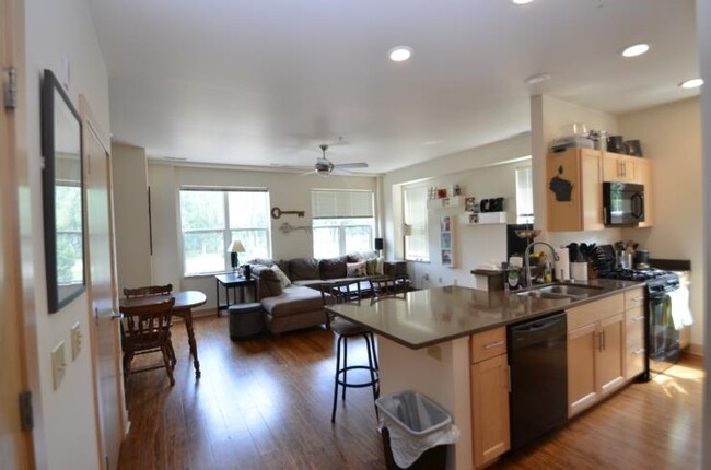 Foto del edificio - 2225 Atwood Ave