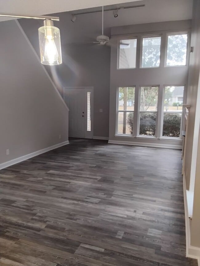 Building Photo - Beautiful home located in Hubert