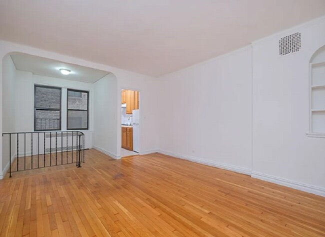 Foto del edificio - Charming Studio 1-Bedroom Apartment