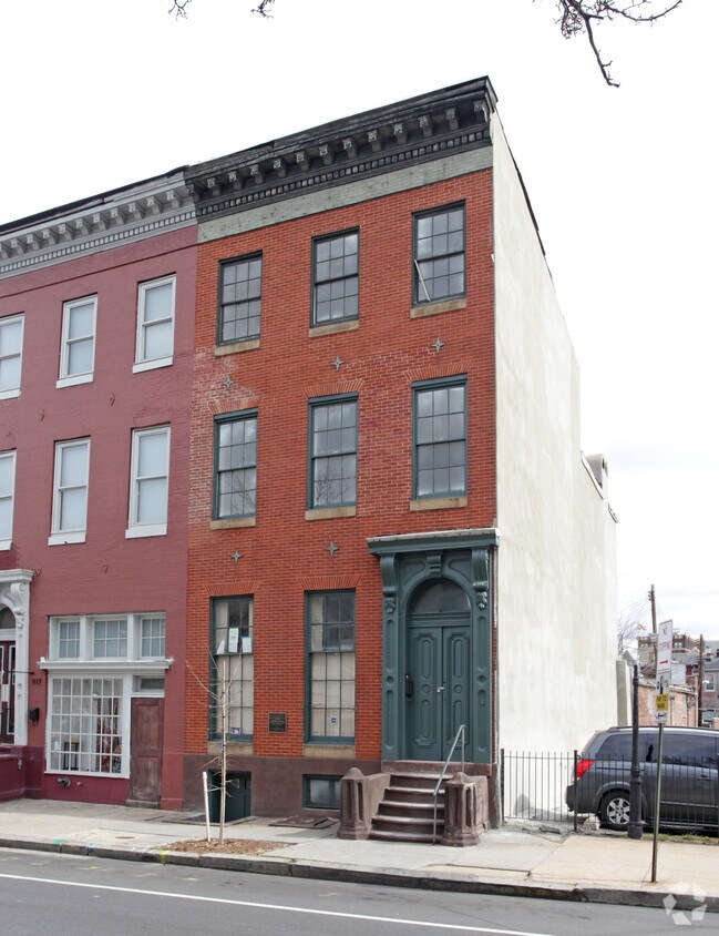 Primary Photo - 915 Cathedral St