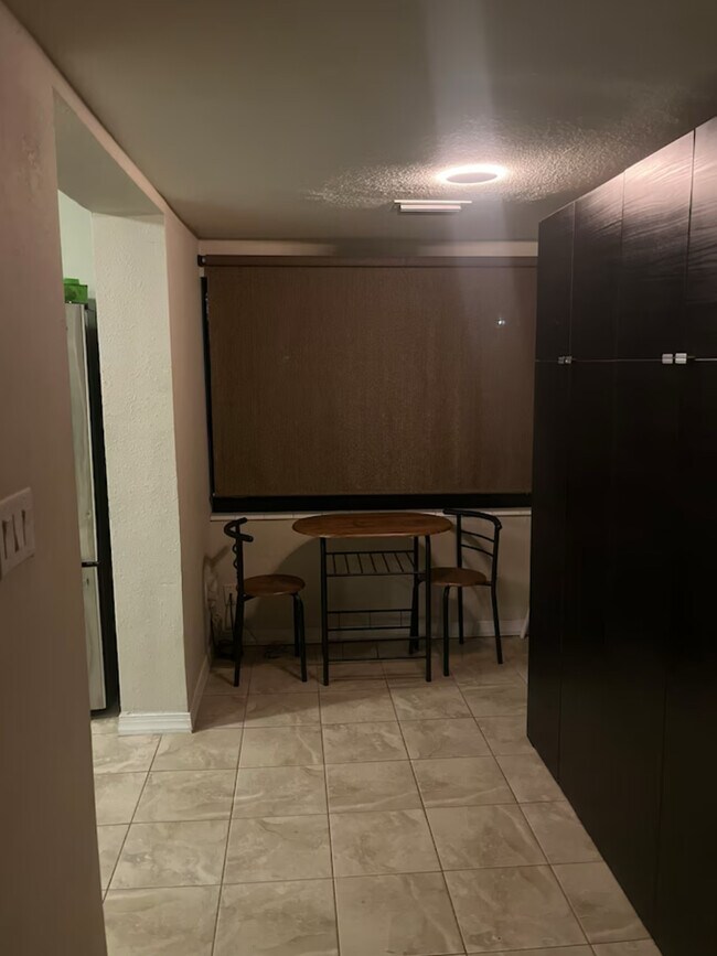 Foto del edificio - 1220 E Mohawk Ave