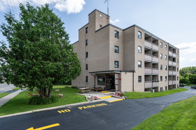 Building Photo - 200 Churchill Rd S