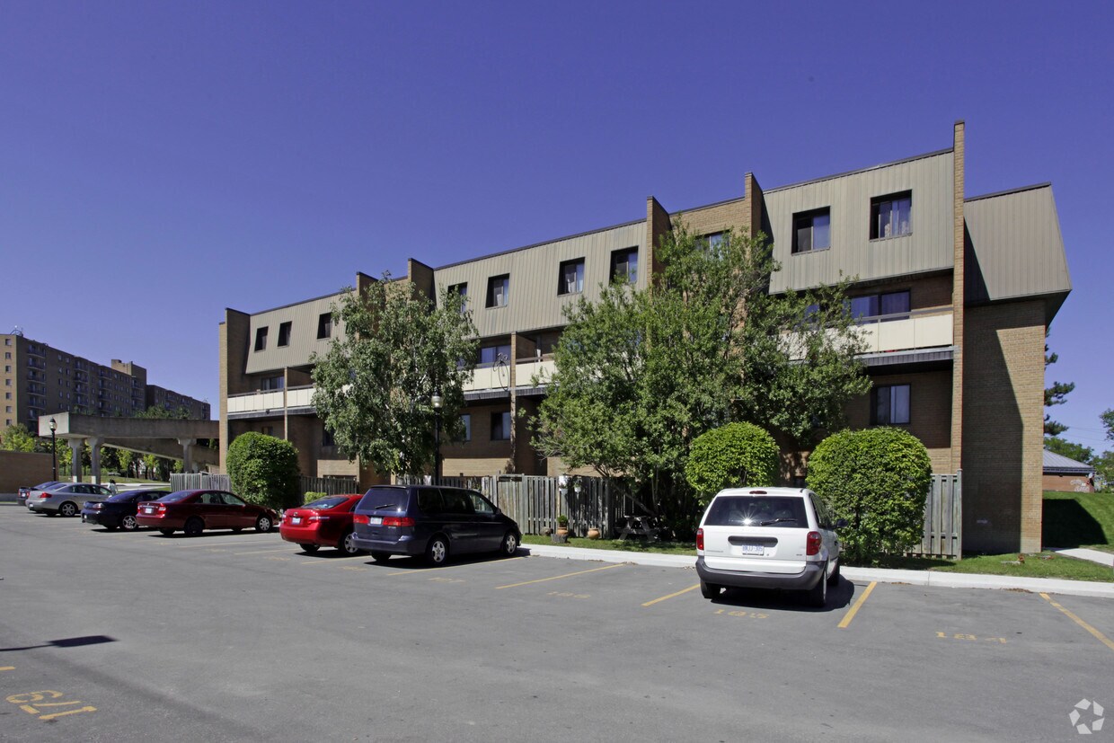 Brampton Village Townhomes 75 Orenda Crt Brampton, ON