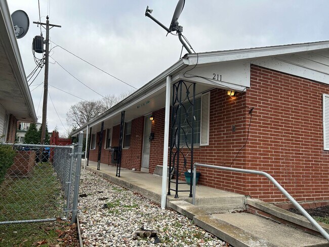 Foto del edificio - 211 N Tompkins St