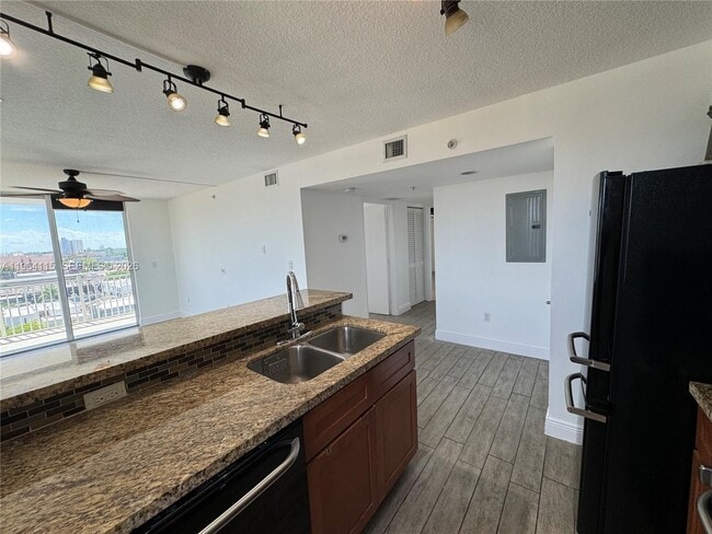 Foto del edificio - 219 NW 12th Ave