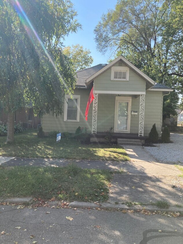 Primary Photo - 3 Bedroom Bungalow Near BSU - Move in spec...