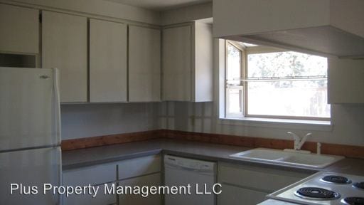 Building Photo - 1630 SE Riviera Dr