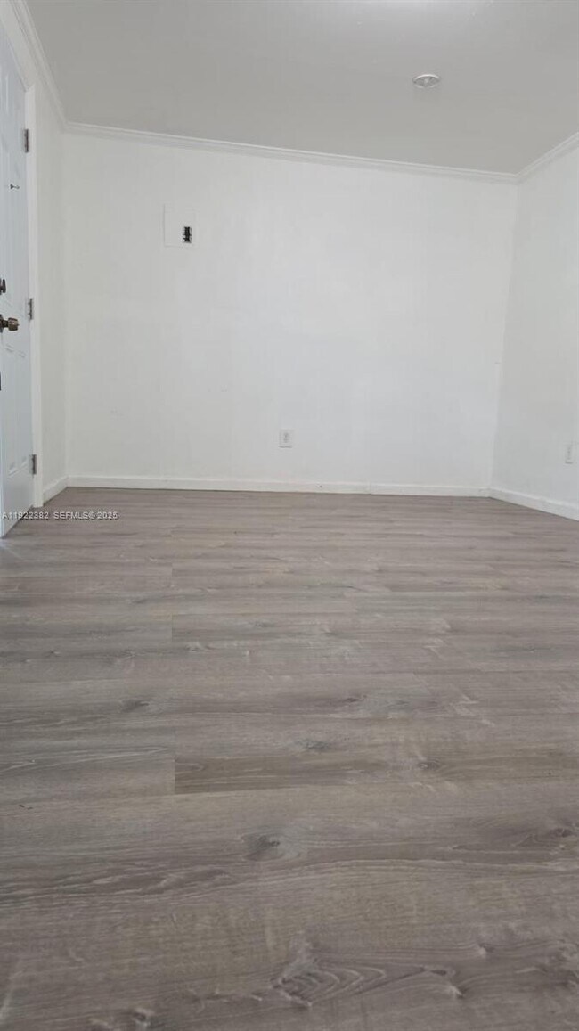 Foto del edificio - 6431 Hayes St