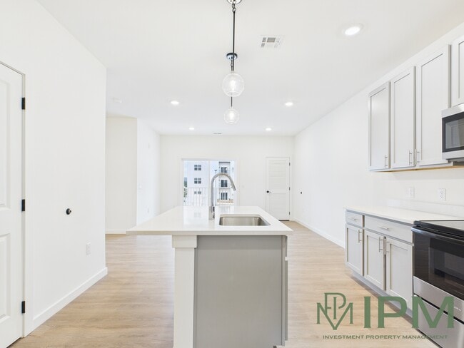 2 Bed / 2 Bath 1136 Sq Ft - Kitchen - 98 Penn Place