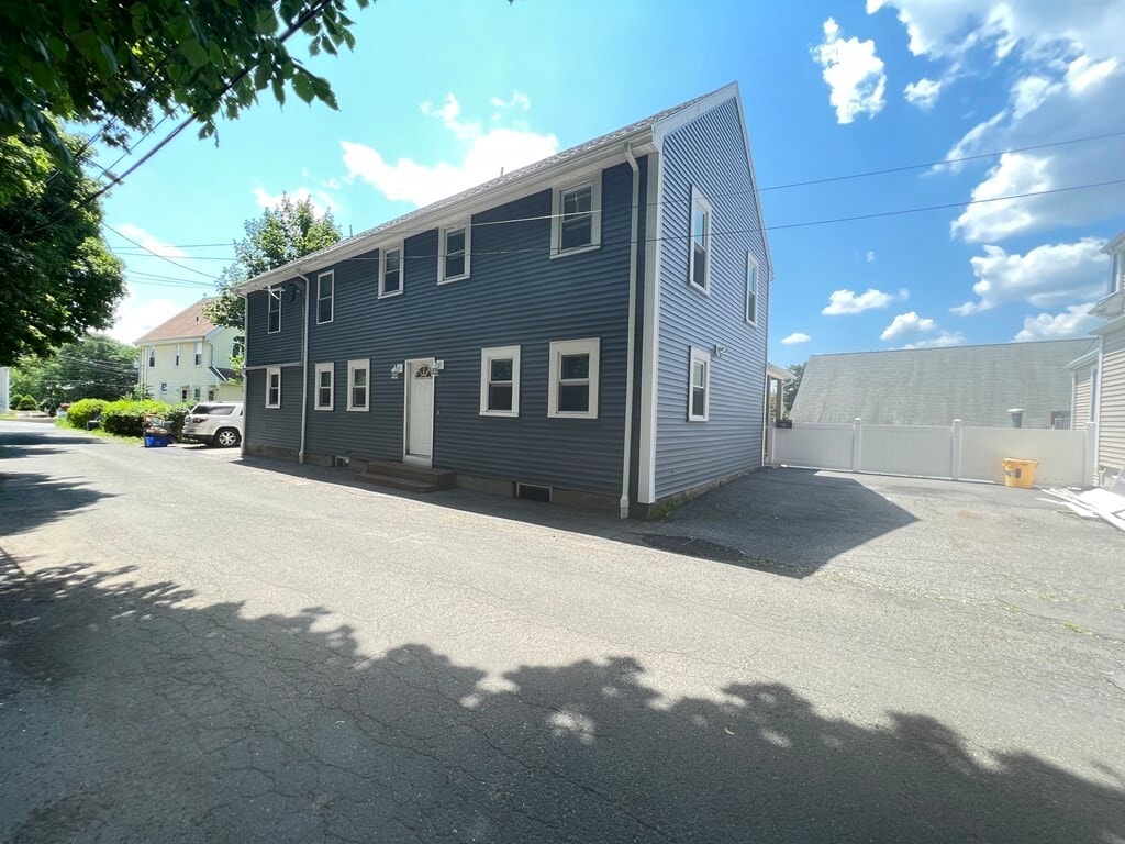 15 1st St, Woburn, MA 01801 Townhome Rentals in Woburn MA