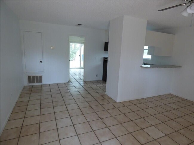 Building Photo - 2409 Mesquite St