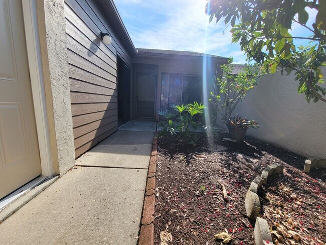 Building Photo - Cozy 2 bed/ 2 bath Villa in Beekman Lakes ...