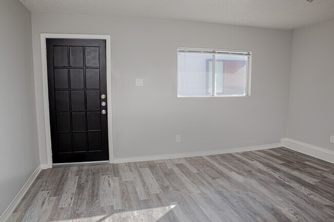 Foto del edificio - Merwin Square Apartments