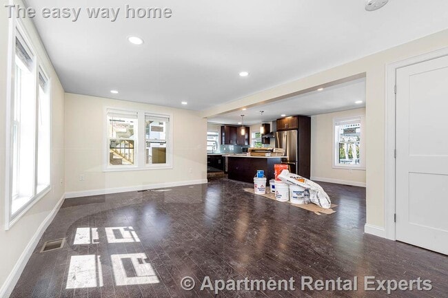 Foto del edificio - 70 Stanley Ave