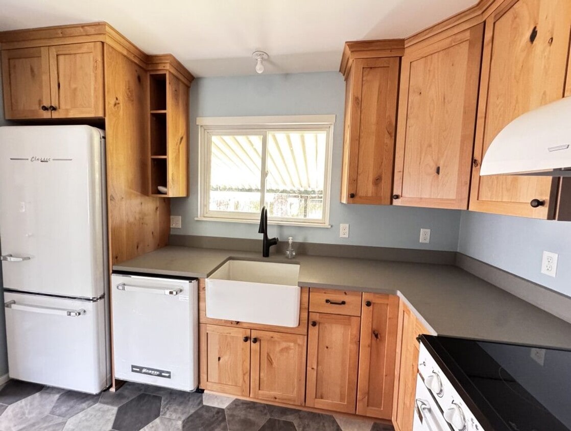 Foto principal - 8954 N Portsmouth Ave