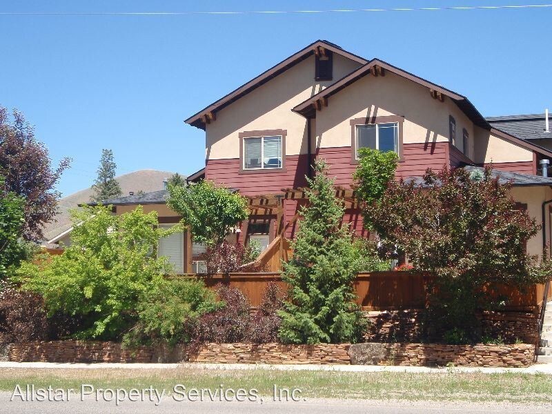 Primary Photo - 3 br, 2.5 bath House - 720 S River St