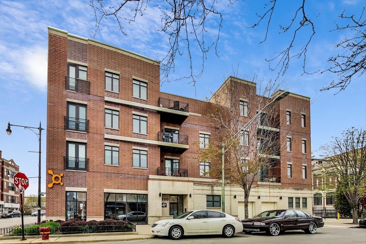 Primary Photo - 1600 N Marshfield Ave