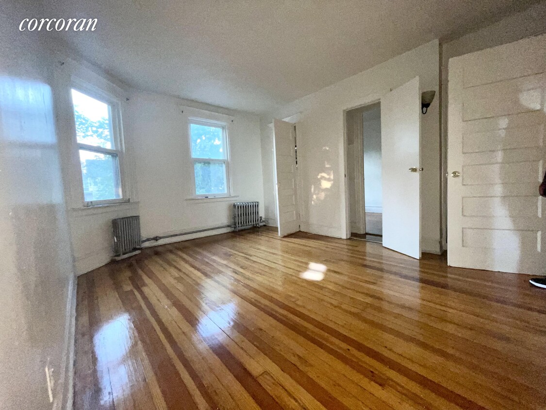 Primary Photo - 424 E 5th St