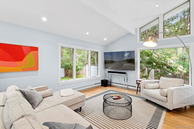 Foto del edificio - 2723 Deerfield Rd