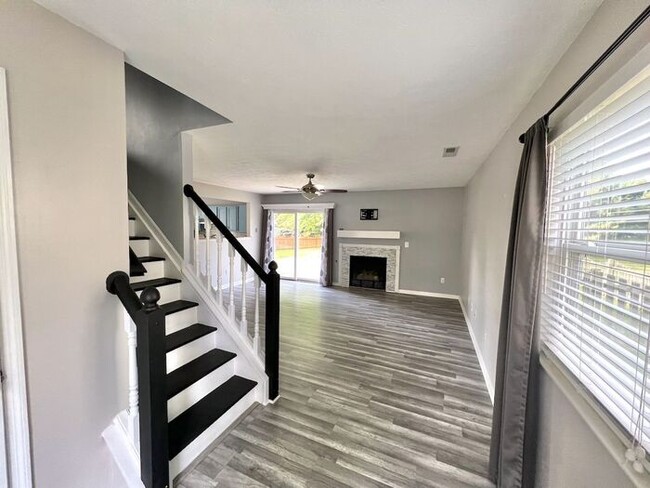 Foto del edificio - Beautifully updated Regency Park Home!