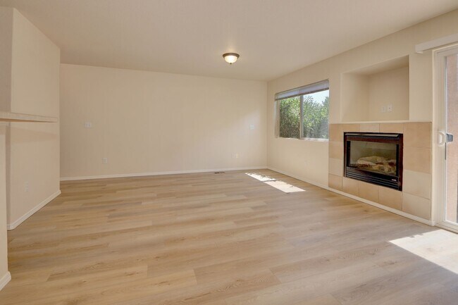 Building Photo - Low-Maintenance Living in Colorado Springs